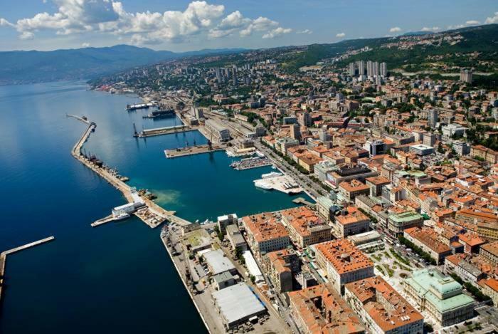 Deluxe Apartment Marina With A Private Parking Rijeka Ngoại thất bức ảnh